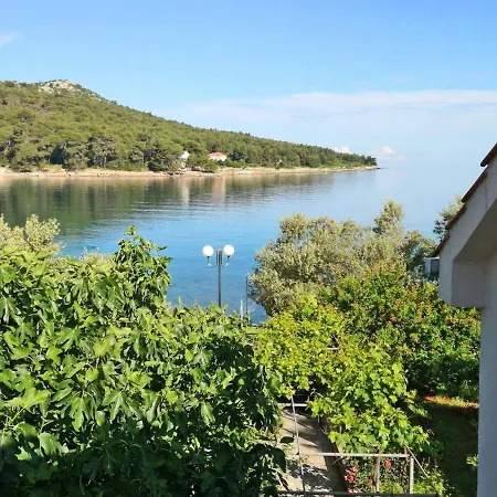 Apartament New Seafront Yvonne, Sleeps 5