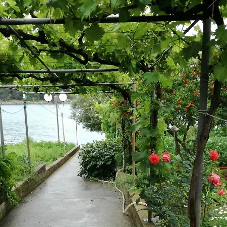New Seafront Yvonne, Sleeps 5 *
