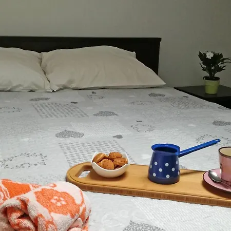 New Seafront Yvonne, Sleeps 5 * Lukoran
