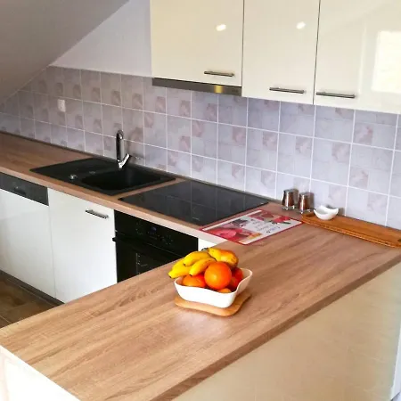 New Seafront Yvonne, Sleeps 5 아파트