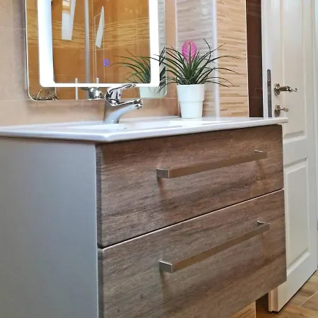 New Seafront Yvonne, Sleeps 5 아파트
